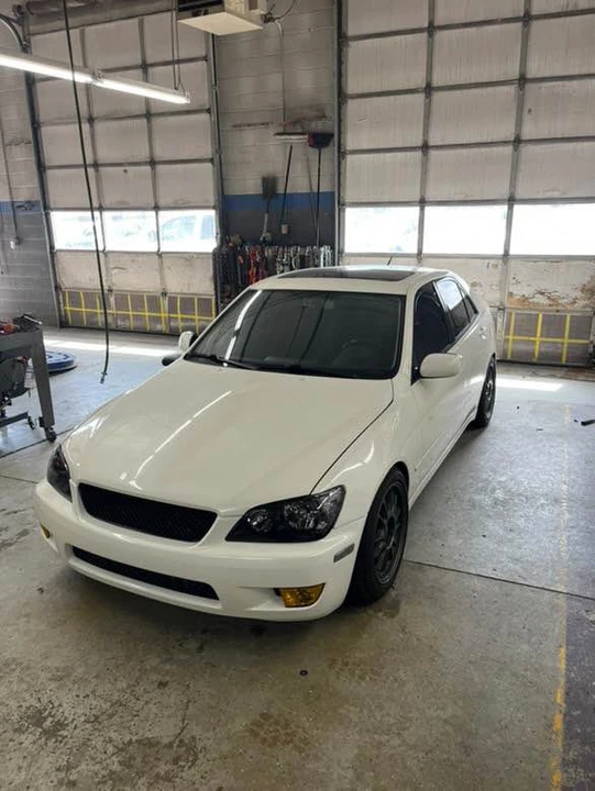 2001 Lexus IS 2nd Gen - Image 2 of 12