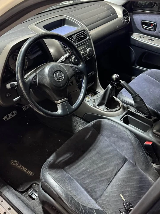 2001 Lexus IS 2nd Gen - Image 9 of 12