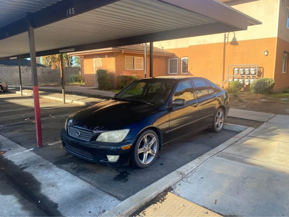 2001 Lexus IS 1st Gen - Image 2 of 5