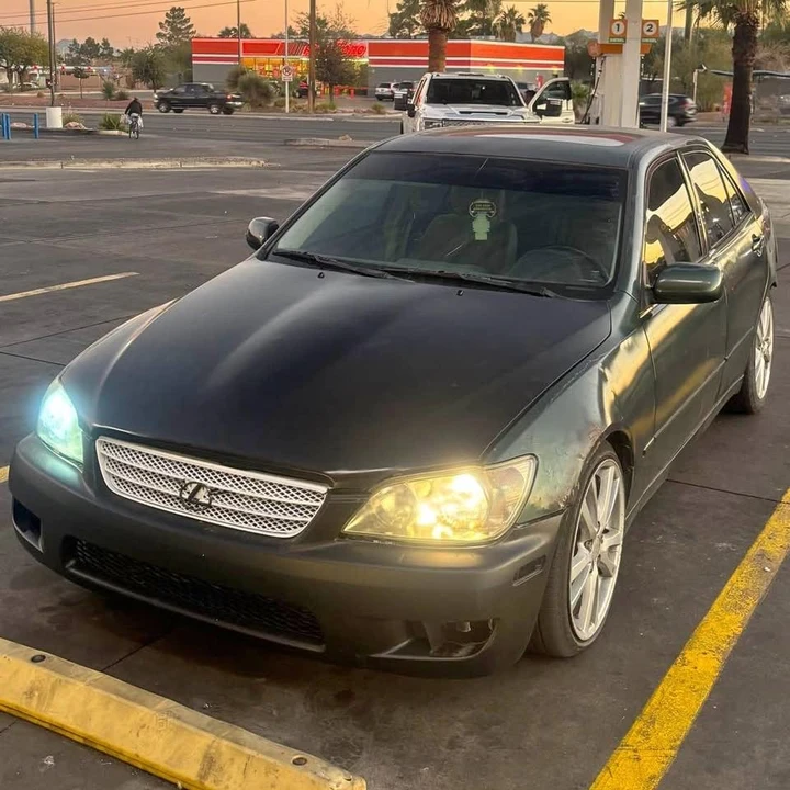 2001 Lexus IS 1st Gen - Image 2 of 5