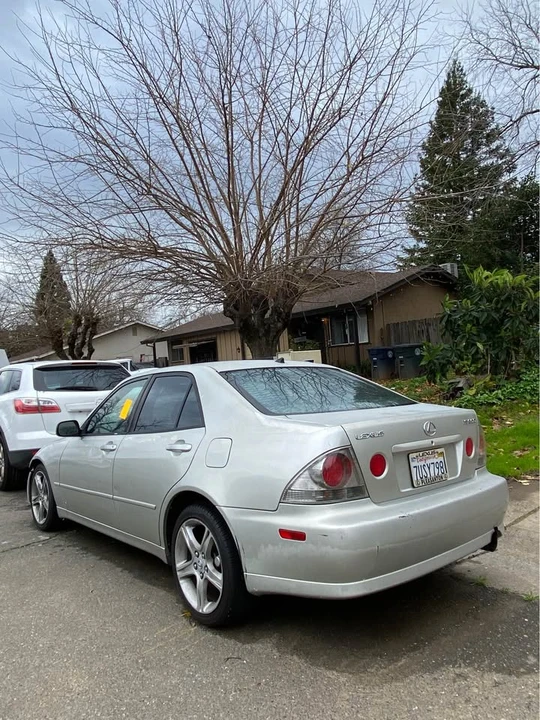 2001 Lexus IS 1st Gen - Image 2 of 4