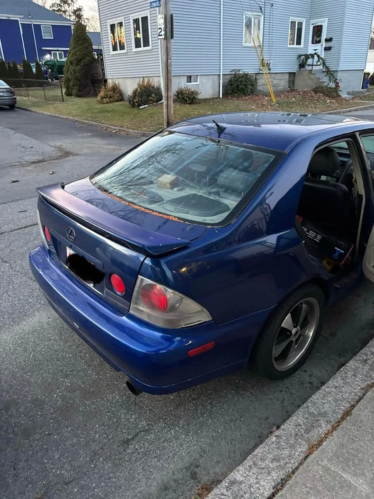 2001 Lexus IS 1st Gen - Image 2 of 9