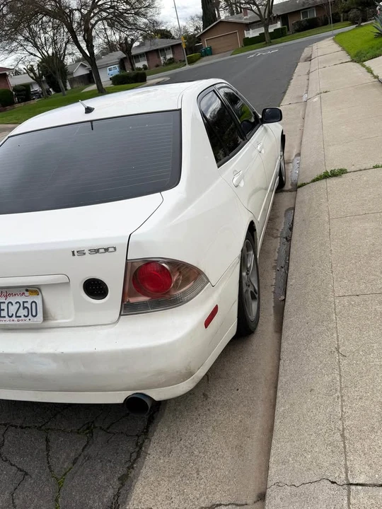 2001 Lexus IS 1st Gen - Image 5 of 8