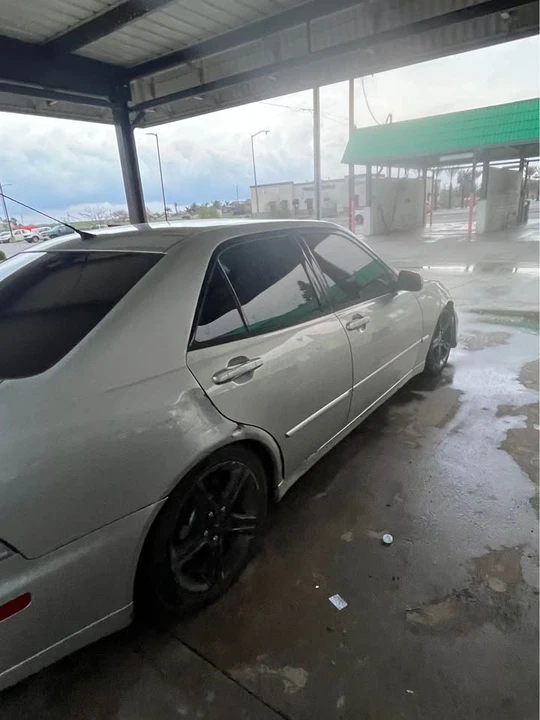 2001 Lexus IS 1st Gen - Image 5 of 10