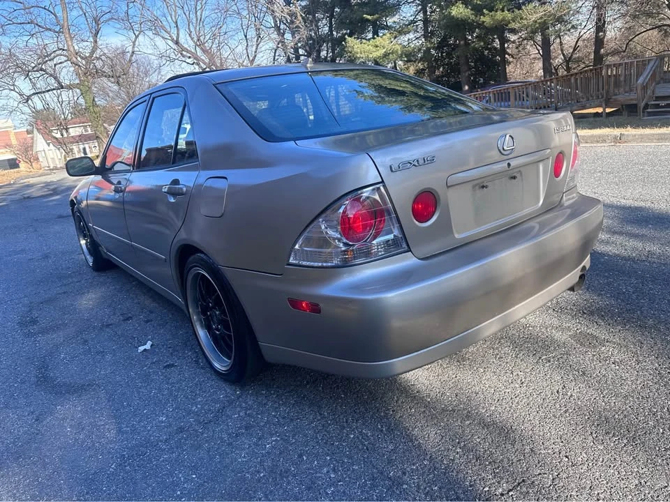 2001 Lexus IS 1st Gen - Image 19 of 20