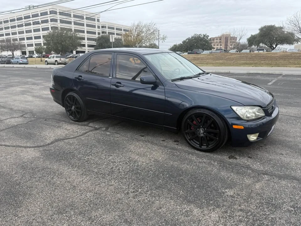 2001 Lexus IS 1st Gen - Image 5 of 10