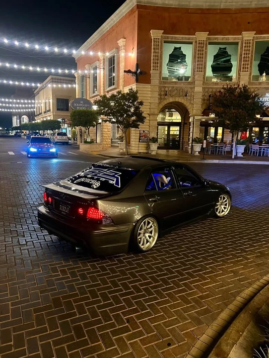 2001 Lexus IS 1st Gen - Image 2 of 11