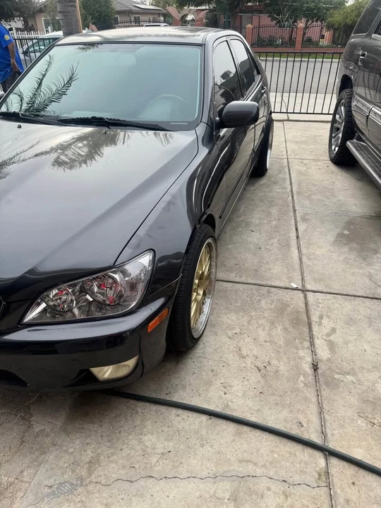 2001 Lexus IS 1st Gen - Image 2 of 5