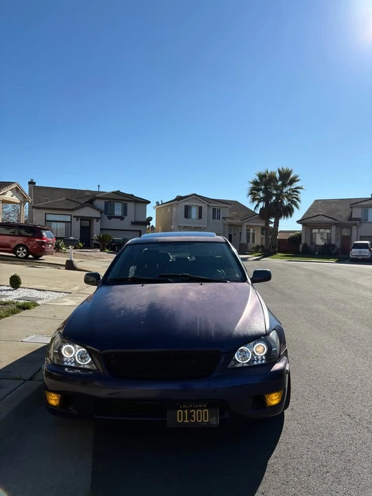 2001 Lexus IS 1st Gen - Image 2 of 12
