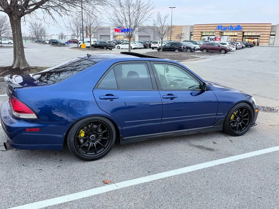 2001 Lexus IS 1st Gen - Image 2 of 10
