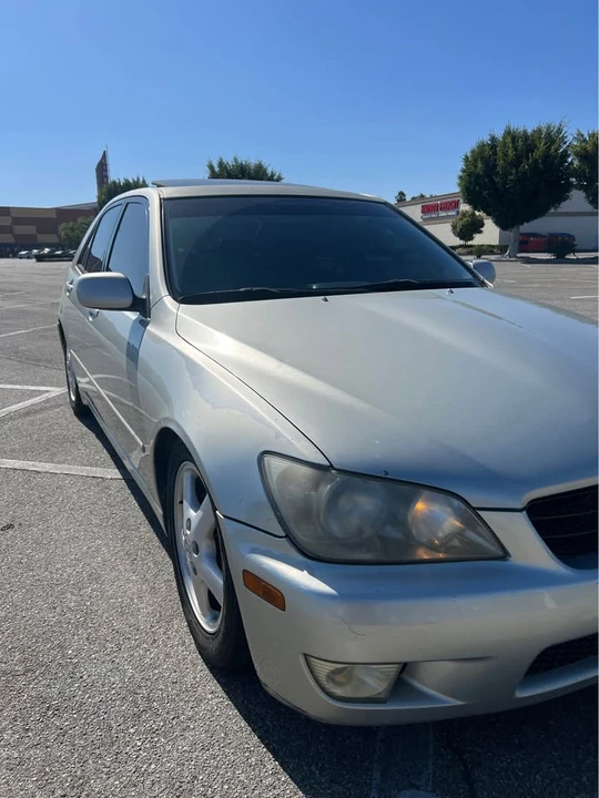 2001 Lexus IS 1st Gen - Image 11 of 19