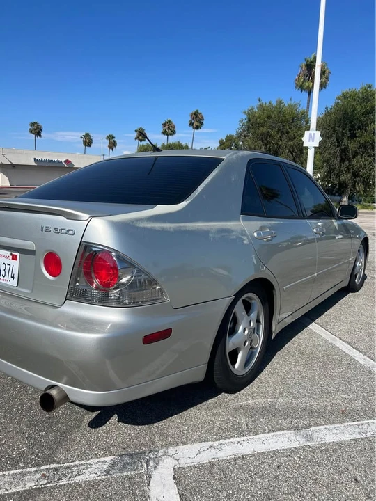 2001 Lexus IS 1st Gen - Image 12 of 19