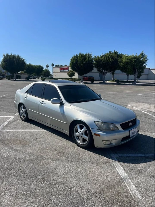 2001 Lexus IS 1st Gen - Image 16 of 19