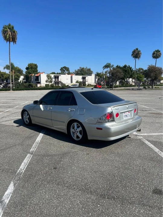 2001 Lexus IS 1st Gen - Image 18 of 19