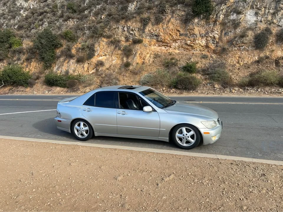 2001 Lexus IS 1st Gen - Image 9 of 19