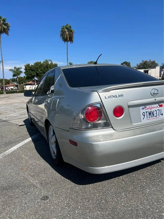 2001 Lexus IS 1st Gen - Image 13 of 19
