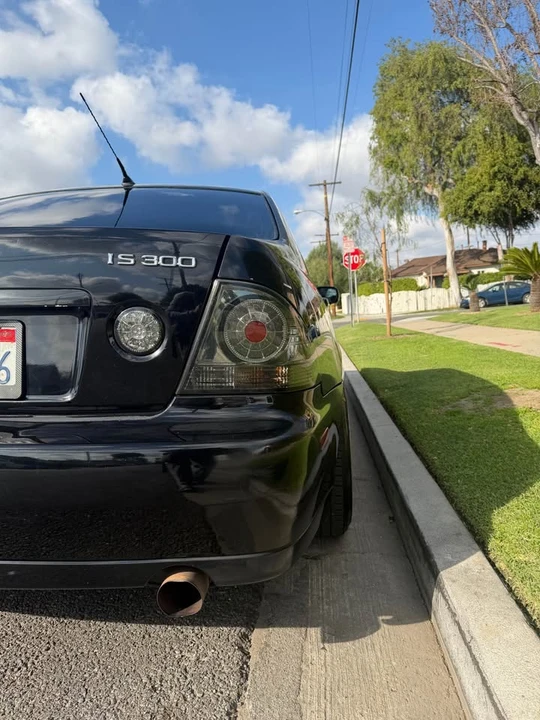 2001 Lexus IS 1st Gen - Image 4 of 13