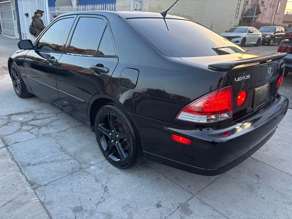 2001 Lexus IS 1st Gen - Image 2 of 9