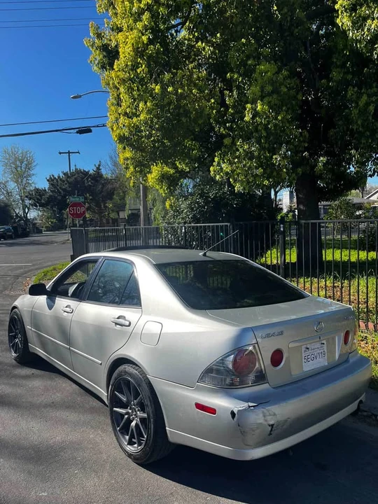2001 Lexus IS 1st Gen - Image 2 of 4