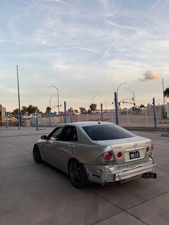 2001 Lexus IS 1st Gen - Image 2 of 3