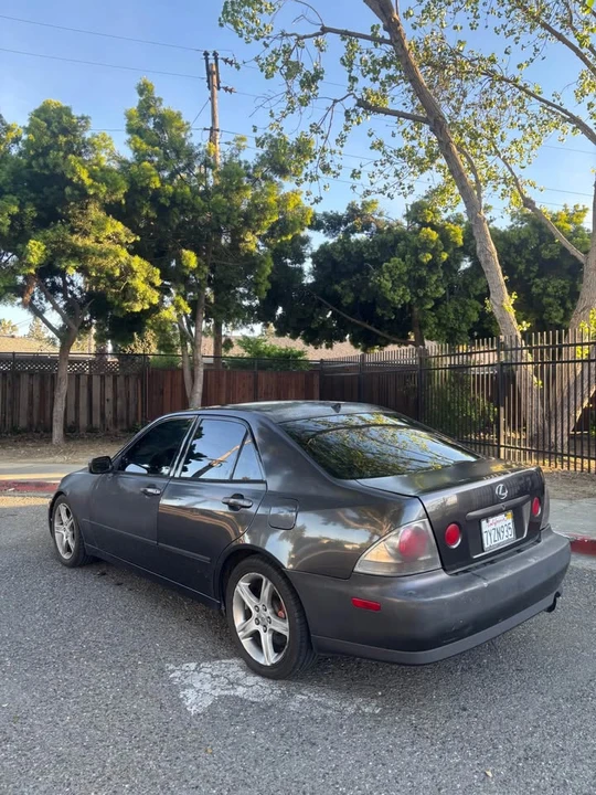2001 Lexus IS 1st Gen - Image 2 of 5