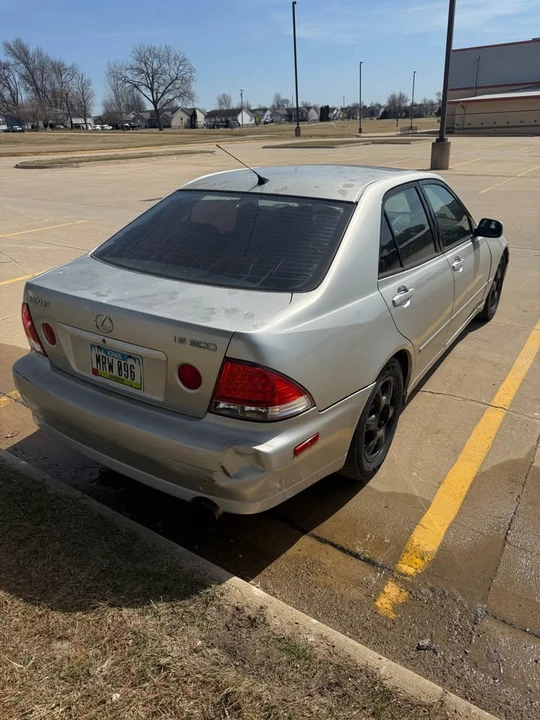 2001 Lexus IS 1st Gen - Image 4 of 8