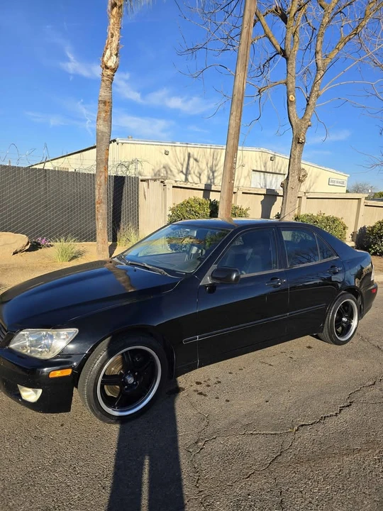 2001 Lexus IS 1st Gen - Image 2 of 9