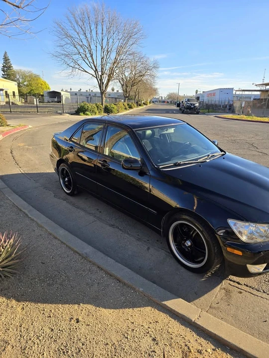 2001 Lexus IS 1st Gen - Image 4 of 9