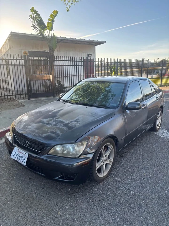 2001 Lexus IS 1st Gen - Image 4 of 5