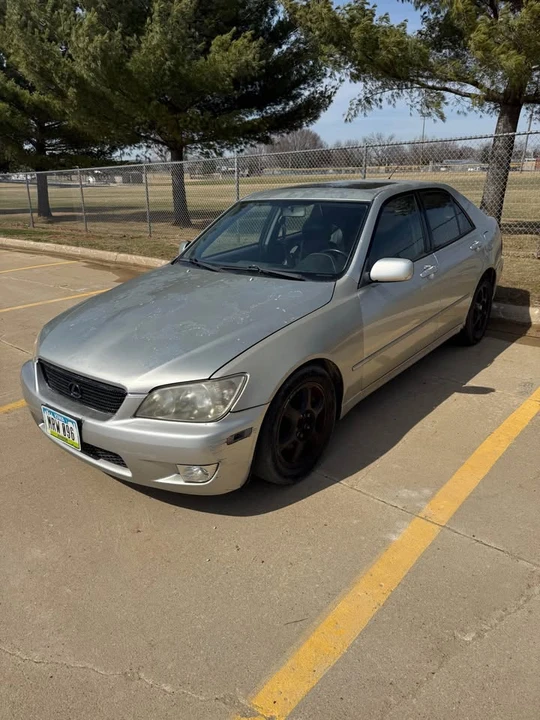 2001 Lexus IS 1st Gen - Image 2 of 8