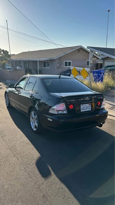 2001 Lexus IS 1st Gen - Image 2 of 2