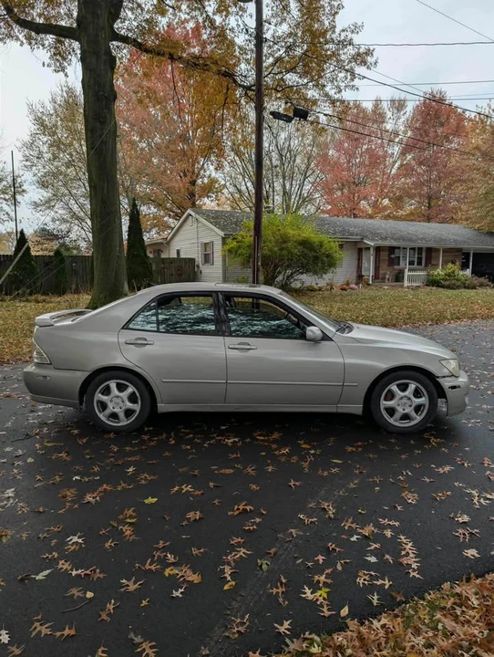 2001 Lexus IS 1st Gen - Image 2 of 12
