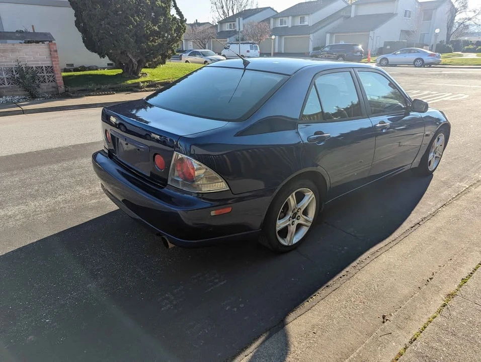 2001 Lexus IS 1st Gen - Image 3 of 12
