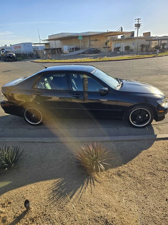 2001 Lexus IS 1st Gen - Image 5 of 9