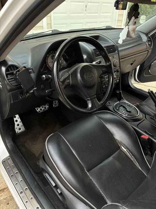 2001 Lexus IS 1st Gen - Image 4 of 11