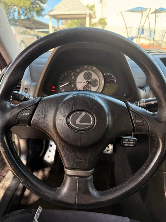 2001 Lexus IS 1st Gen - Image 9 of 14