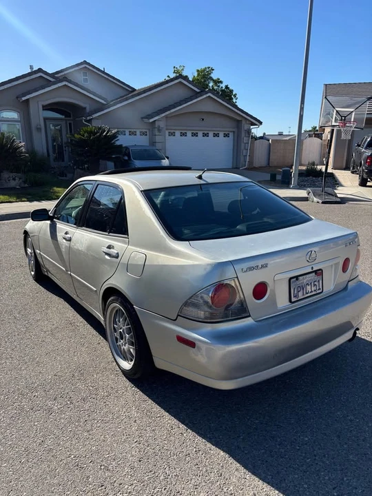 2001 Lexus IS 1st Gen - Image 2 of 8