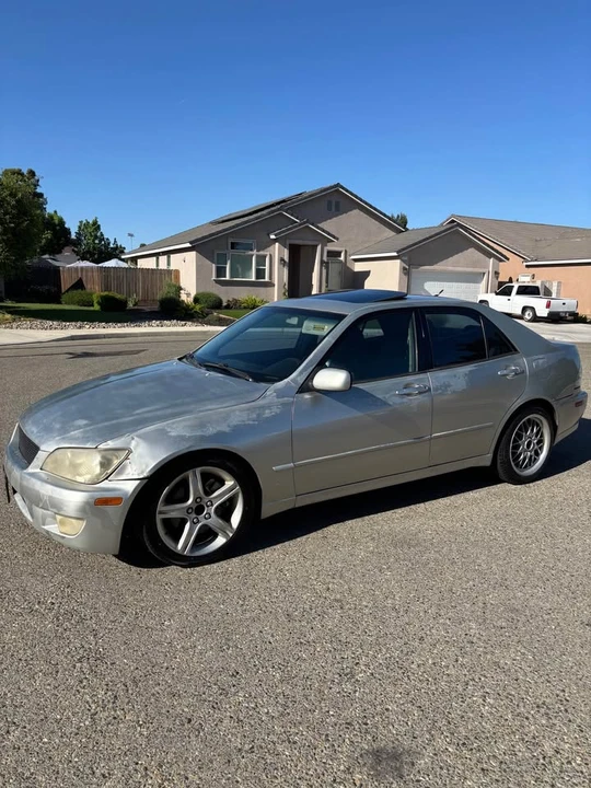 2001 Lexus IS 1st Gen - Image 4 of 8