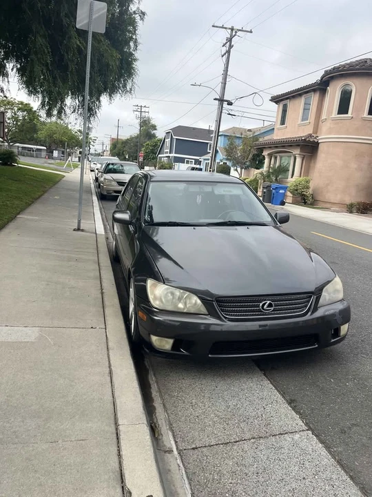 2001 Lexus IS 1st Gen - Image 2 of 2