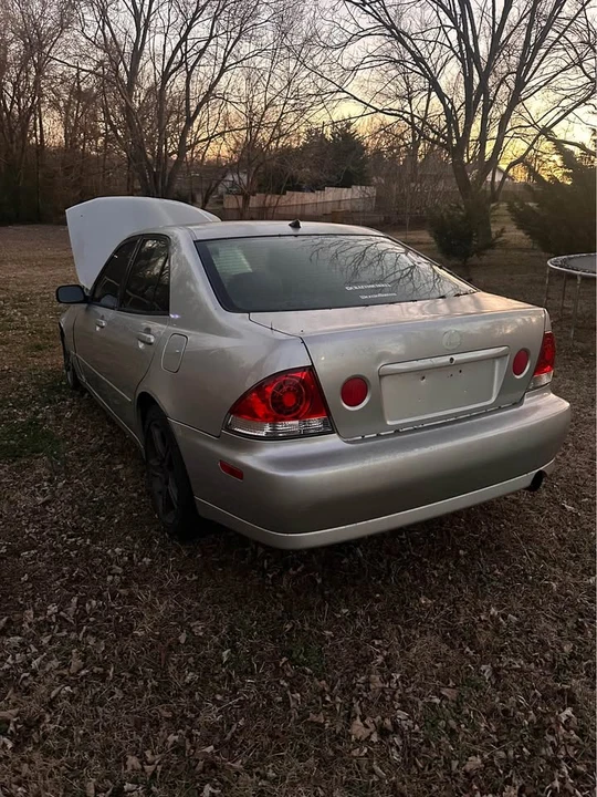 2001 Lexus IS 1st Gen - Image 2 of 10