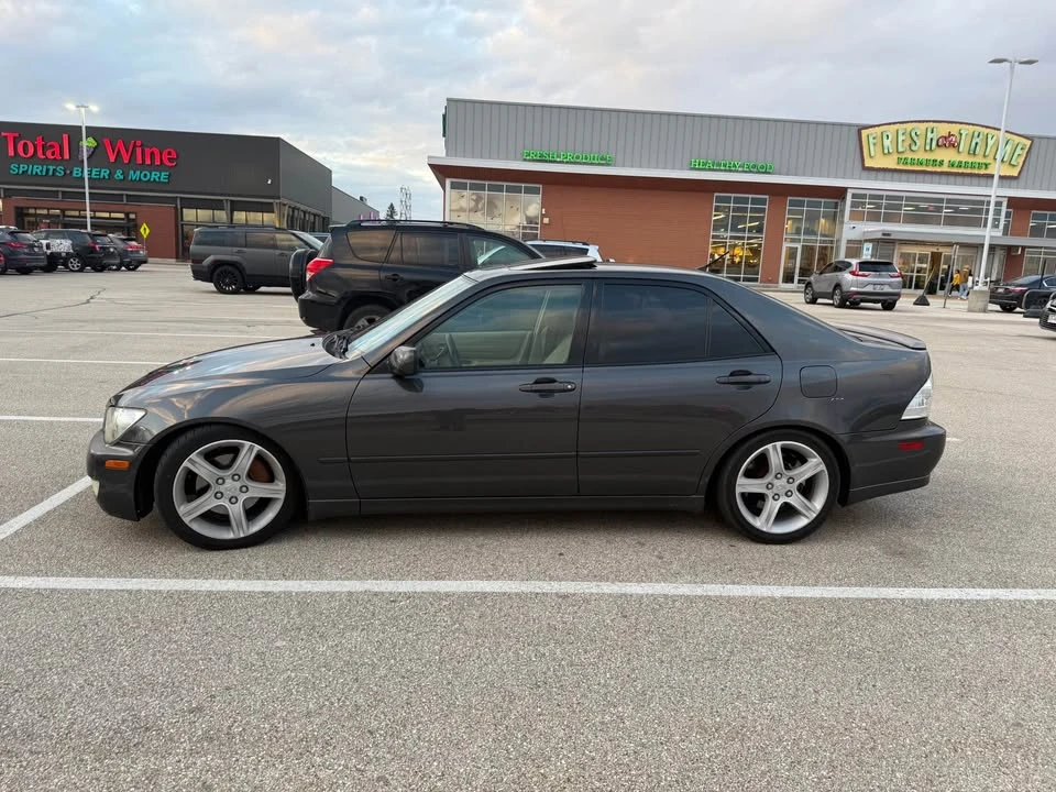 2001 Lexus IS 1st Gen - Image 2 of 12