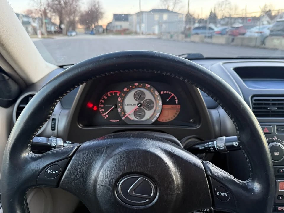 2001 Lexus IS 1st Gen - Image 11 of 12