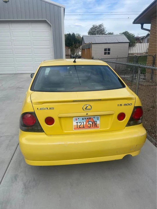 2001 Lexus IS 1st Gen - Image 5 of 10