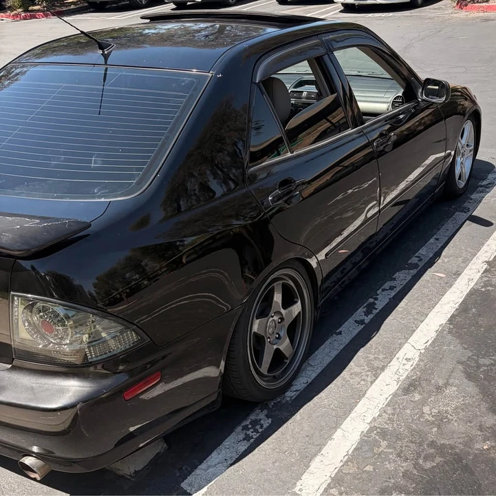 2001 Lexus IS 1st Gen - Image 4 of 8