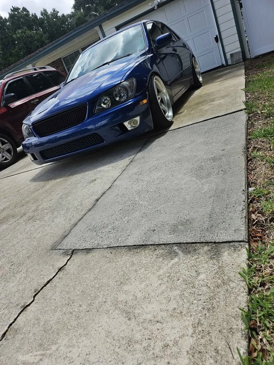 2001 Lexus IS 1st Gen - Image 2 of 5