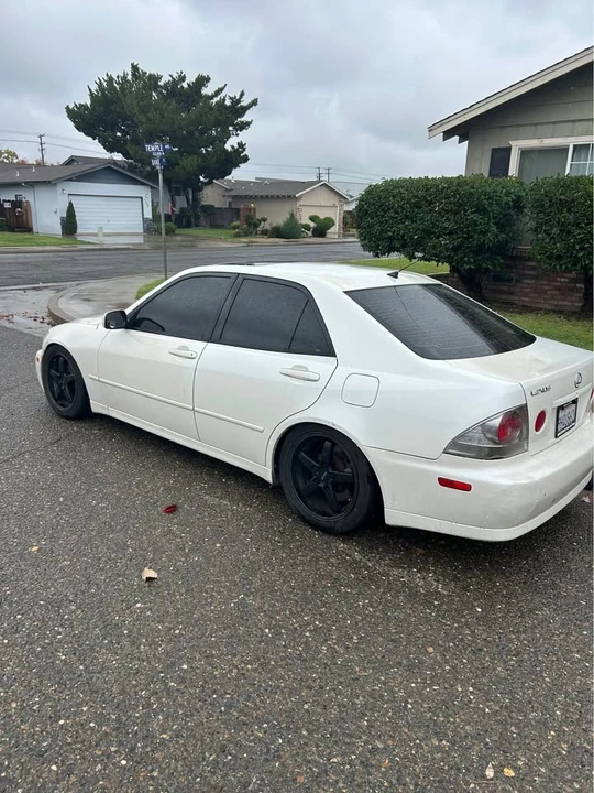 2001 Lexus IS 1st Gen - Image 2 of 8