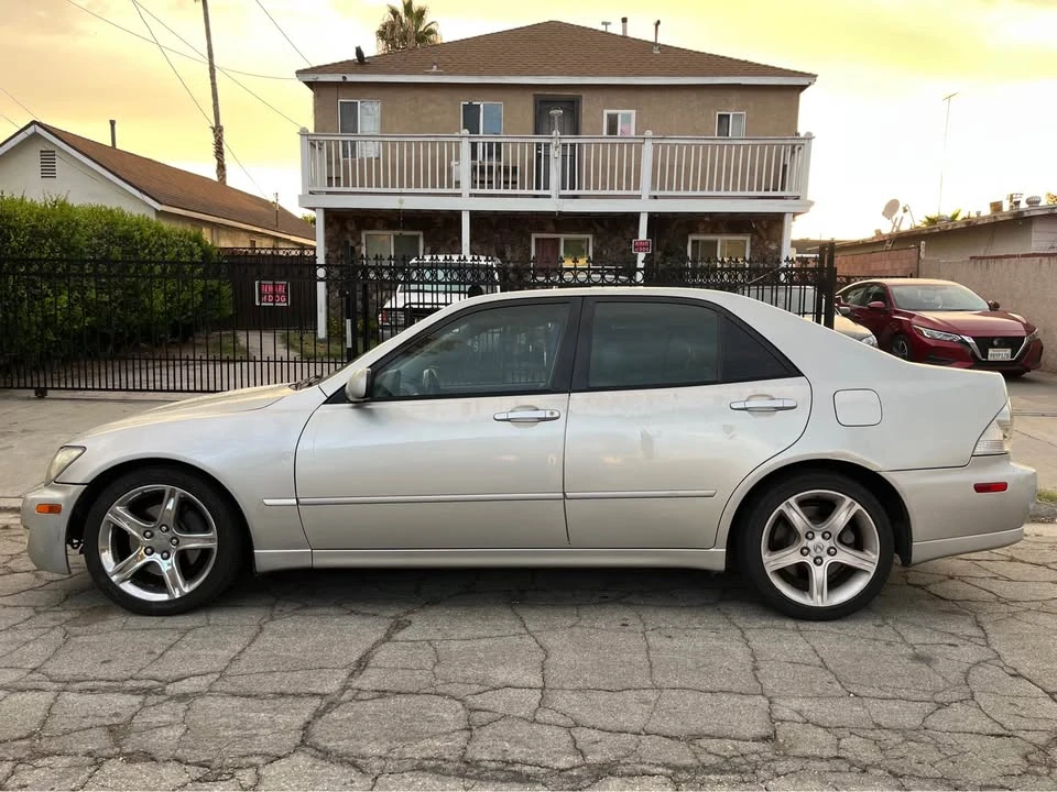 2001 Lexus IS 1st Gen - Image 2 of 8