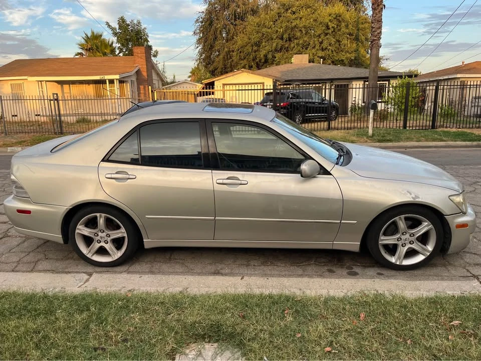 2001 Lexus IS 1st Gen - Image 3 of 8