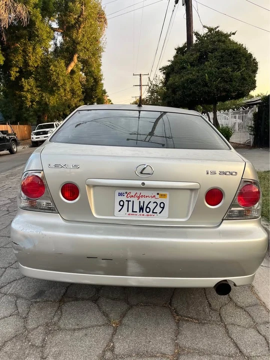 2001 Lexus IS 1st Gen - Image 4 of 8