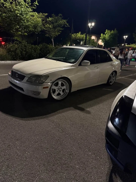 2001 Lexus IS 1st Gen - Image 2 of 2